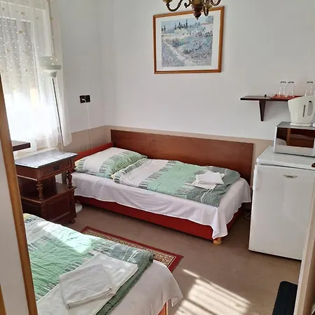 Fenyo Panzio Bed & Breakfast