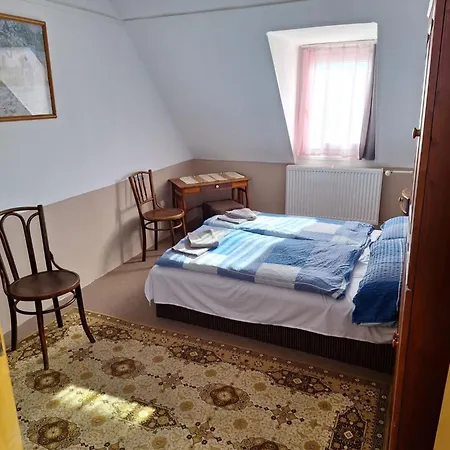 Fenyo Panzio 3*