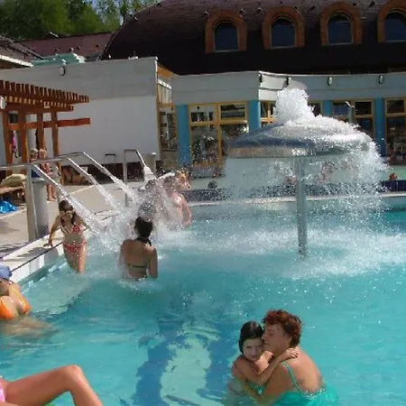 Fenyo Panzio לינה וארוחת בוקר Mezőkövesd