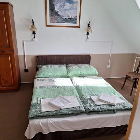 Fenyo Panzio Bed & Breakfast