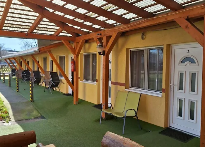 Fenyo Panzio Mezokovesd